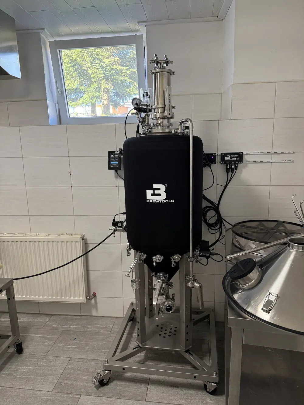 Geschlossener F150 Unitank in Wartberg